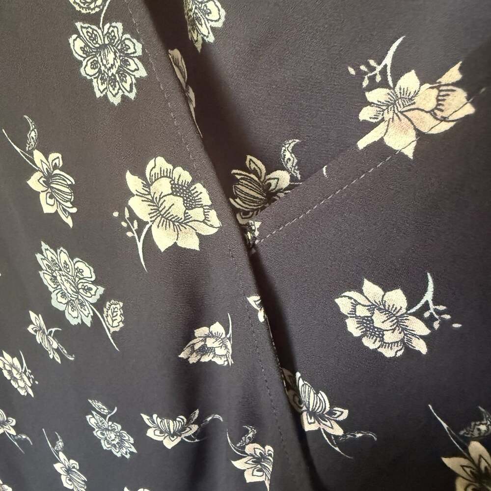 LOFT Navy/White Floral V-Neck Romper XXL Ruffle Short Sleeve 100% Polyester - Picture 5 of 7
